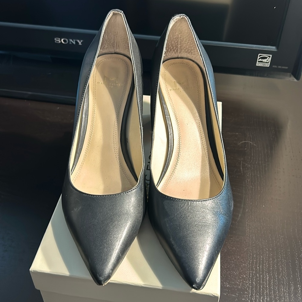 Black Marc Fisher heels - great condition
